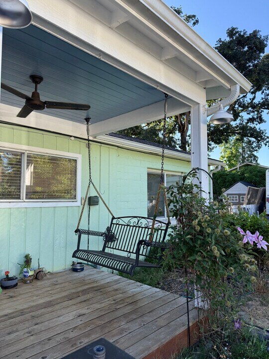 412 W Alpha St in Roseburg, OR - Building Photo
