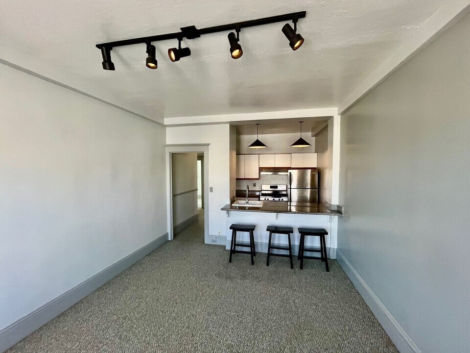 2415 Van Ness Ave in San Francisco, CA - Building Photo