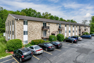 Timber Ridge Apartments in Girard, OH - Building Photo - Building Photo