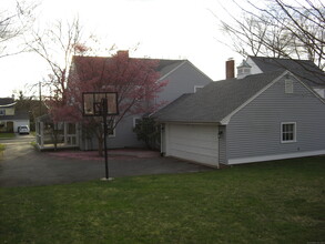 42 Rosedale Rd in West Hartford, CT - Foto de edificio - Building Photo