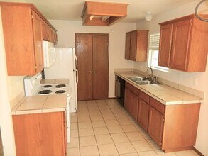 822-824 N Daisy Ln in Fayetteville, AR - Building Photo - Building Photo