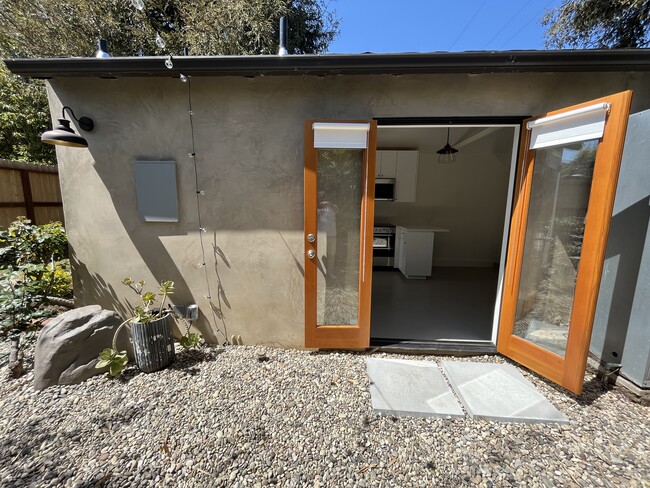 2401 32nd St in Santa Monica, CA - Building Photo - Building Photo