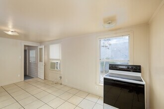 1715 14th St S, Unit 1715 14th St S in St. Petersburg, FL - Building Photo - Building Photo