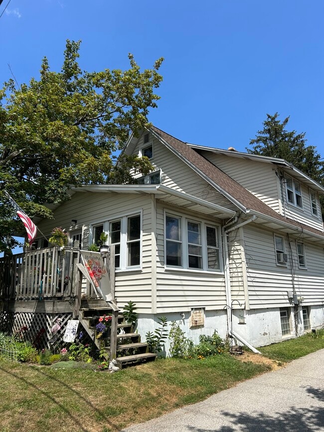 1435 Troupe Rd, Unit 2nd floor