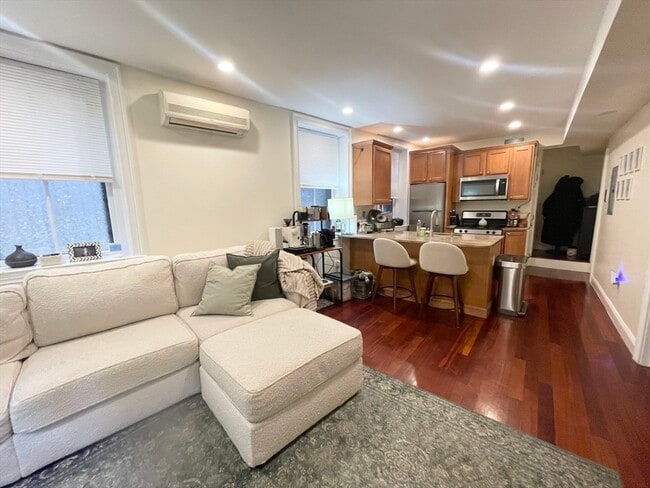 76 W Cedar St in Boston, MA - Building Photo - Building Photo