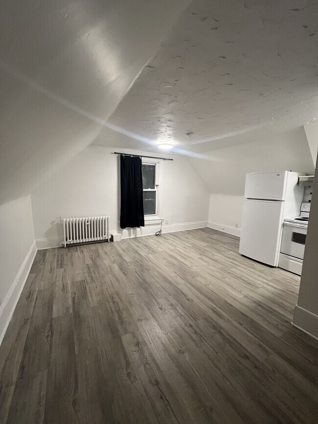 379 Cooper St in Ottawa, ON - Building Photo - Building Photo