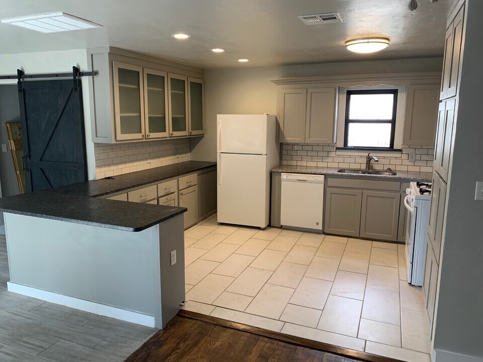 1380 Classen Blvd in Norman, OK - Building Photo