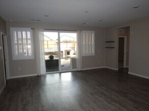 8377 Fenhollow Dr in Reno, NV - Building Photo - Building Photo