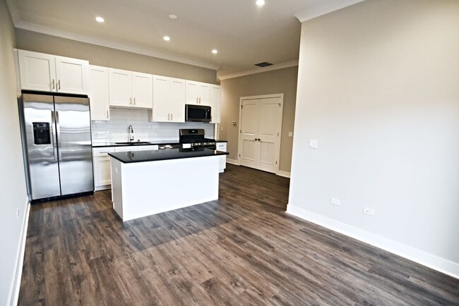 property at 957 W Irving Park Rd