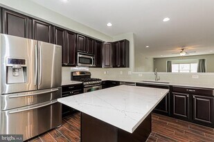 5 Lani Ln in Evesham, NJ - Building Photo