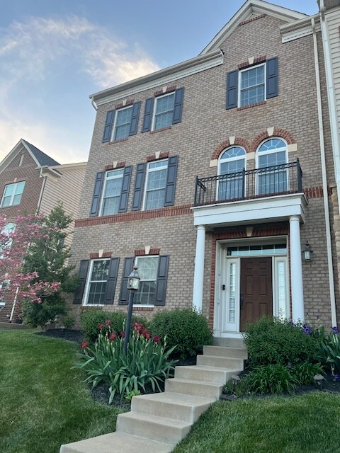 property at 24923 Earlsford Dr