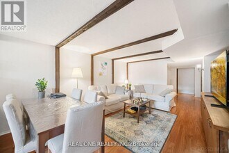 221 Elka Dr in Richmond Hill, ON - Building Photo - Building Photo