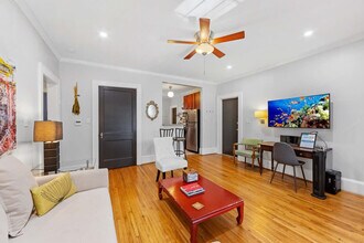 2101 Kirkwood Ave in Charlotte, NC - Foto de edificio - Building Photo