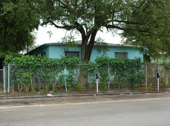 570 NE 69th St in Miami, FL - Building Photo - Building Photo