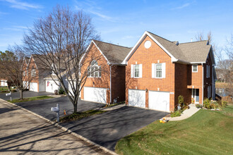 Ethan's Glen Townhome Community in Palatine, IL - Building Photo - Primary Photo