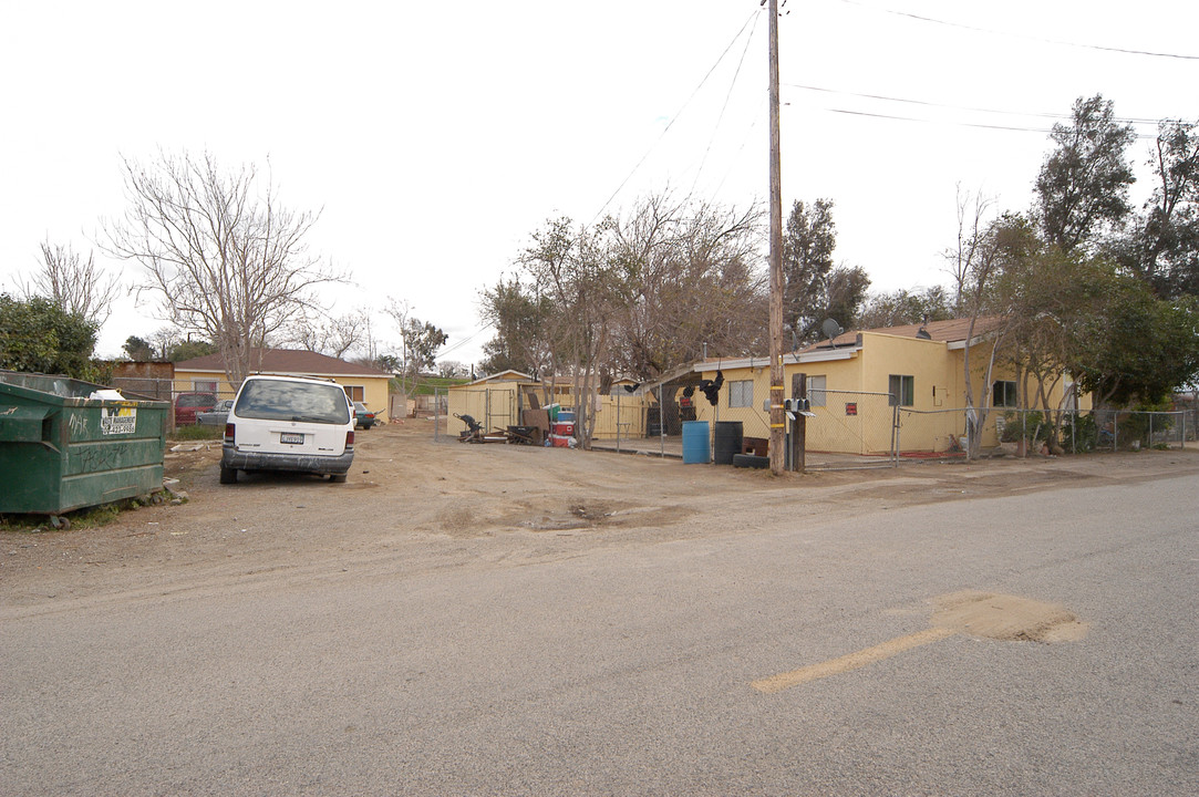 6078 Dodd St in Jurupa Valley, CA - Building Photo