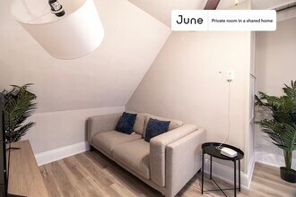 Room in Shared 3 bed/1 bath home, Unit A in Brookline, MA - Foto de edificio - Building Photo