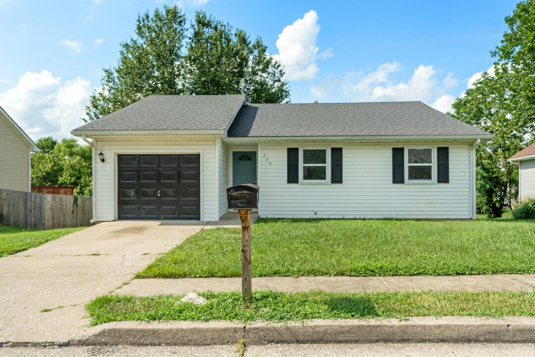 230 Donalynn Dr in Frankfort, KY - Building Photo