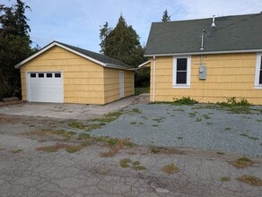 516 Maple Ave in La Conner, WA - Building Photo - Building Photo