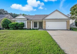 8202 Weatherly Dr in Rowlett, TX - Building Photo