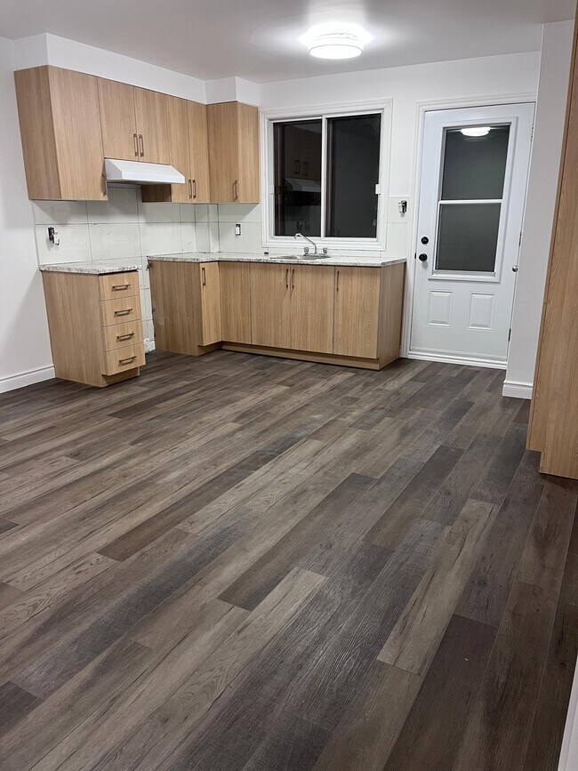 7489 De Châteaubriand Av in Montréal, QC - Building Photo - Building Photo