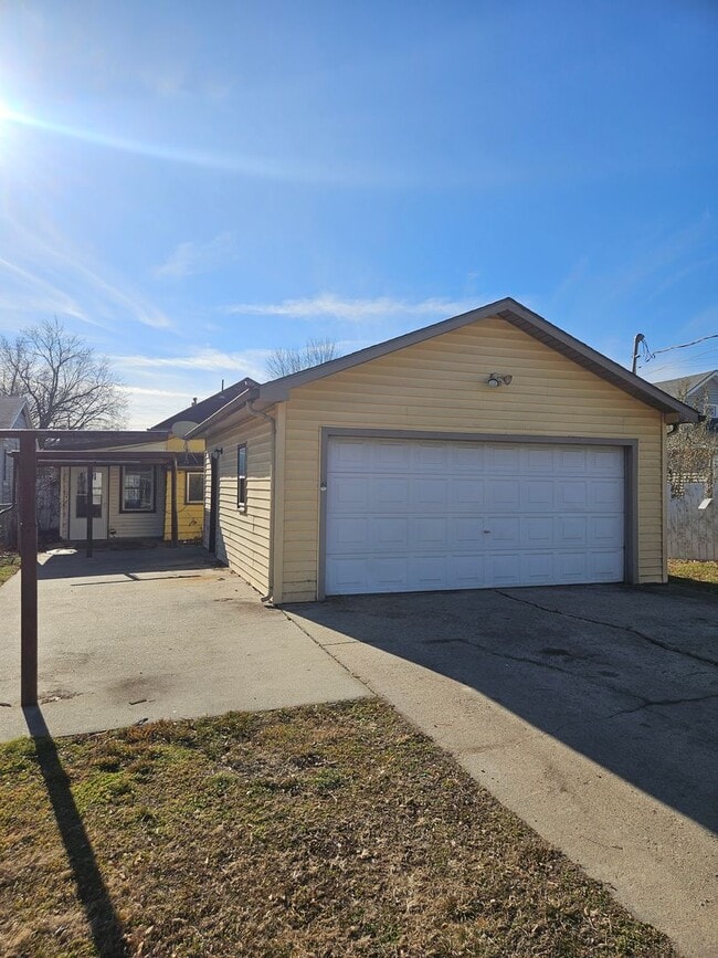 334 W 11th St in Junction City, KS - Building Photo - Building Photo