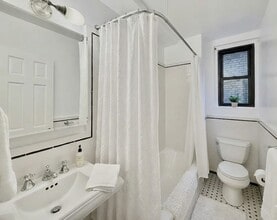 207 E 83rd St in New York, NY - Building Photo - Building Photo