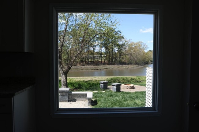 510 Elizabeth Lake Dr in Hampton, VA - Building Photo - Building Photo