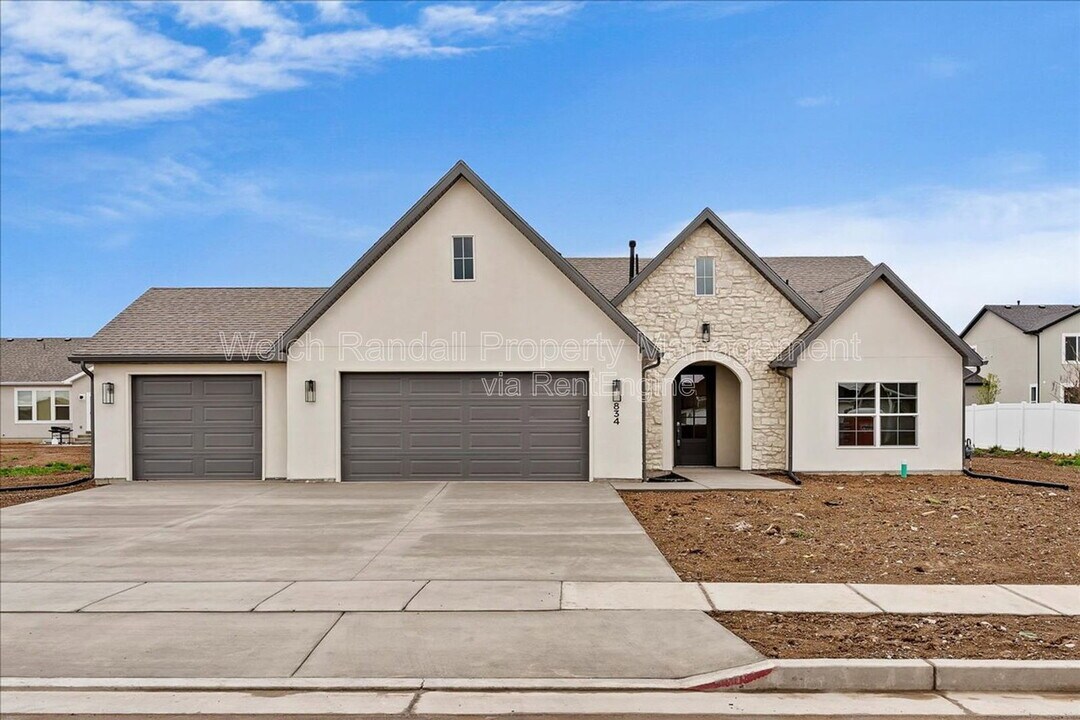 834 E 300 N in Tremonton, UT - Building Photo