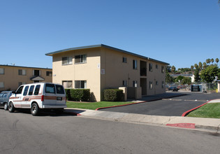 Casa Hermosa in San Diego, CA - Foto de edificio - Building Photo