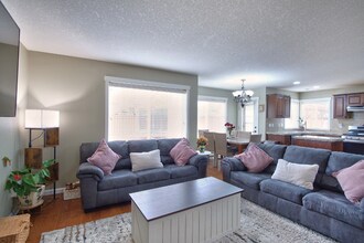 17536 SW Parkway Ct in Sherwood, OR - Building Photo - Building Photo