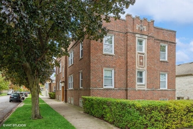 5120 N Laramie Ave, Unit 1