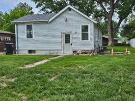 1011 S Cottage Grove in Miles City, MT - Building Photo