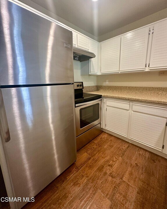 2491 Chandler Ave in Simi Valley, CA - Building Photo