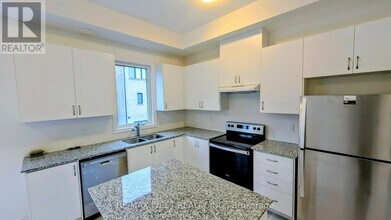 95 Paradox St in Vaughan, ON - Building Photo - Building Photo