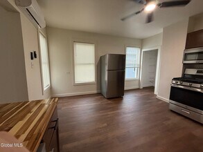 577 6th Ave in Watervliet, NY - Building Photo - Building Photo