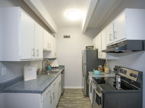 Three Fountains Apartments in Dallas, TX - Building Photo - Interior Photo