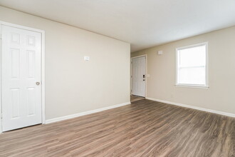 103 Plantation Dr in Clarkston, GA - Building Photo - Building Photo