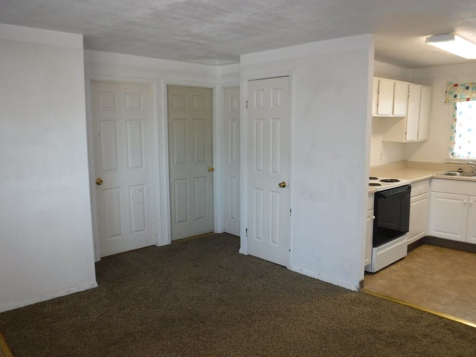 9837 Olympic Dr NE in Moses Lake, WA - Building Photo