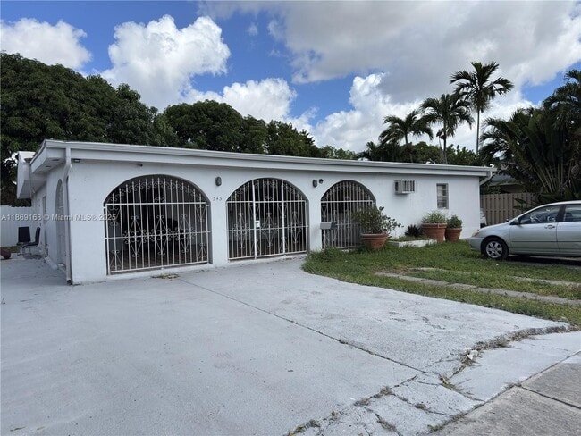 343 W 42nd St in Hialeah, FL - Building Photo - Building Photo
