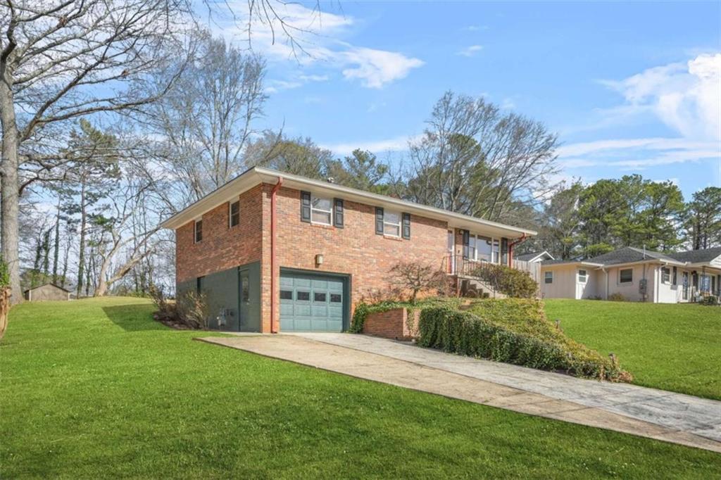 3207 Woodview Dr SE in Smyrna, GA - Foto de edificio