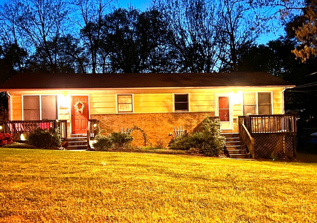 609 S Cedar Ave in Elizabethton, TN - Building Photo