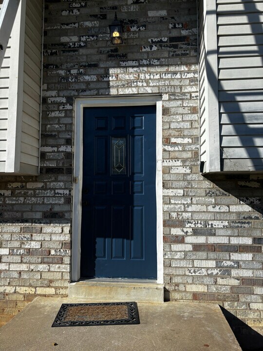 5015 Abbydale Ct in Louisville, KY - Building Photo