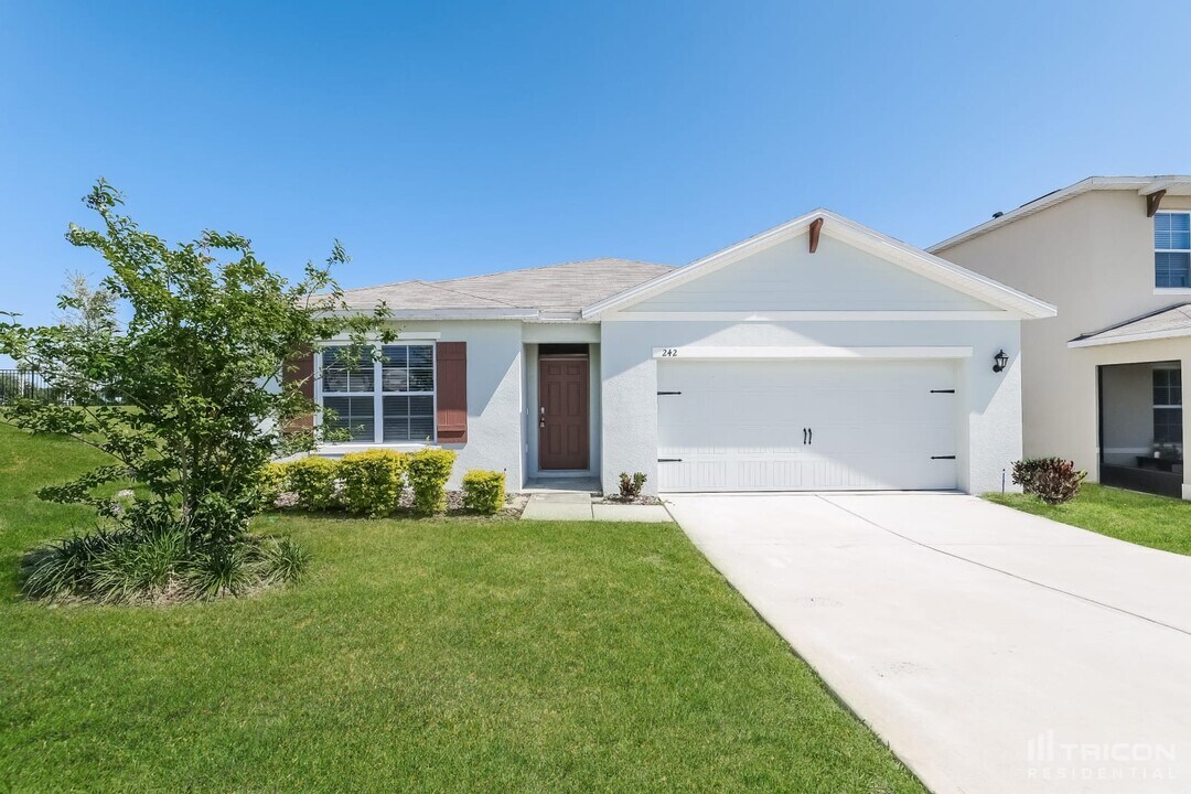 242 Meadowbrook Blvd in Winter Haven, FL - Building Photo