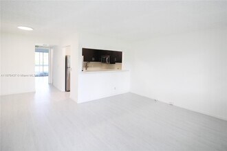 319 Newport V in Deerfield Beach, FL - Building Photo - Building Photo