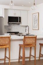 750 Kings Rd in Los Angeles, CA - Building Photo - Building Photo