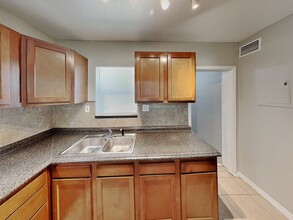 1741 Brewster Rd in Jacksonville, FL - Foto de edificio - Building Photo