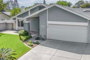5641 Lynnbrook Plz in Yorba Linda, CA - Building Photo