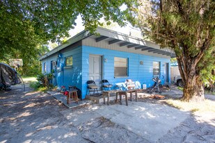 13618 N 22nd St in Tampa, FL - Building Photo