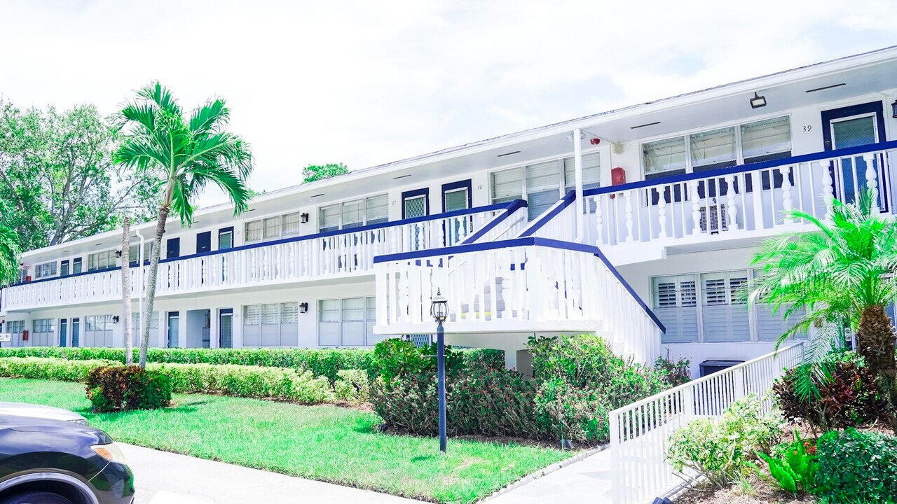 38 Keswick B in Deerfield Beach, FL - Building Photo
